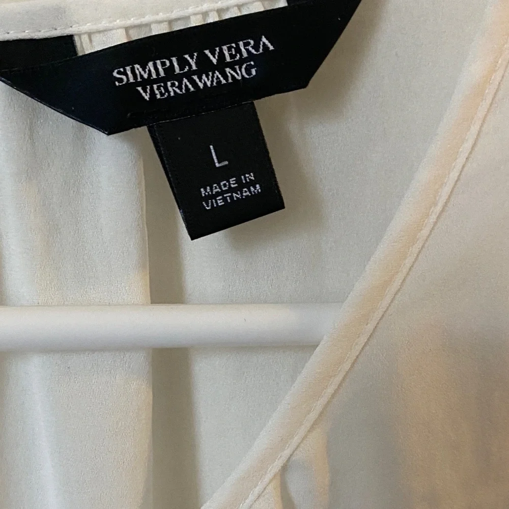 Simply Vera Vera Wang Cream Blouse - Picture 2 of 3